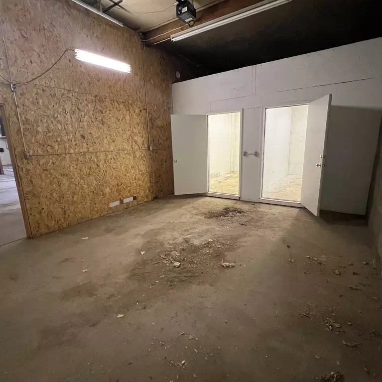 Interior E-W 1